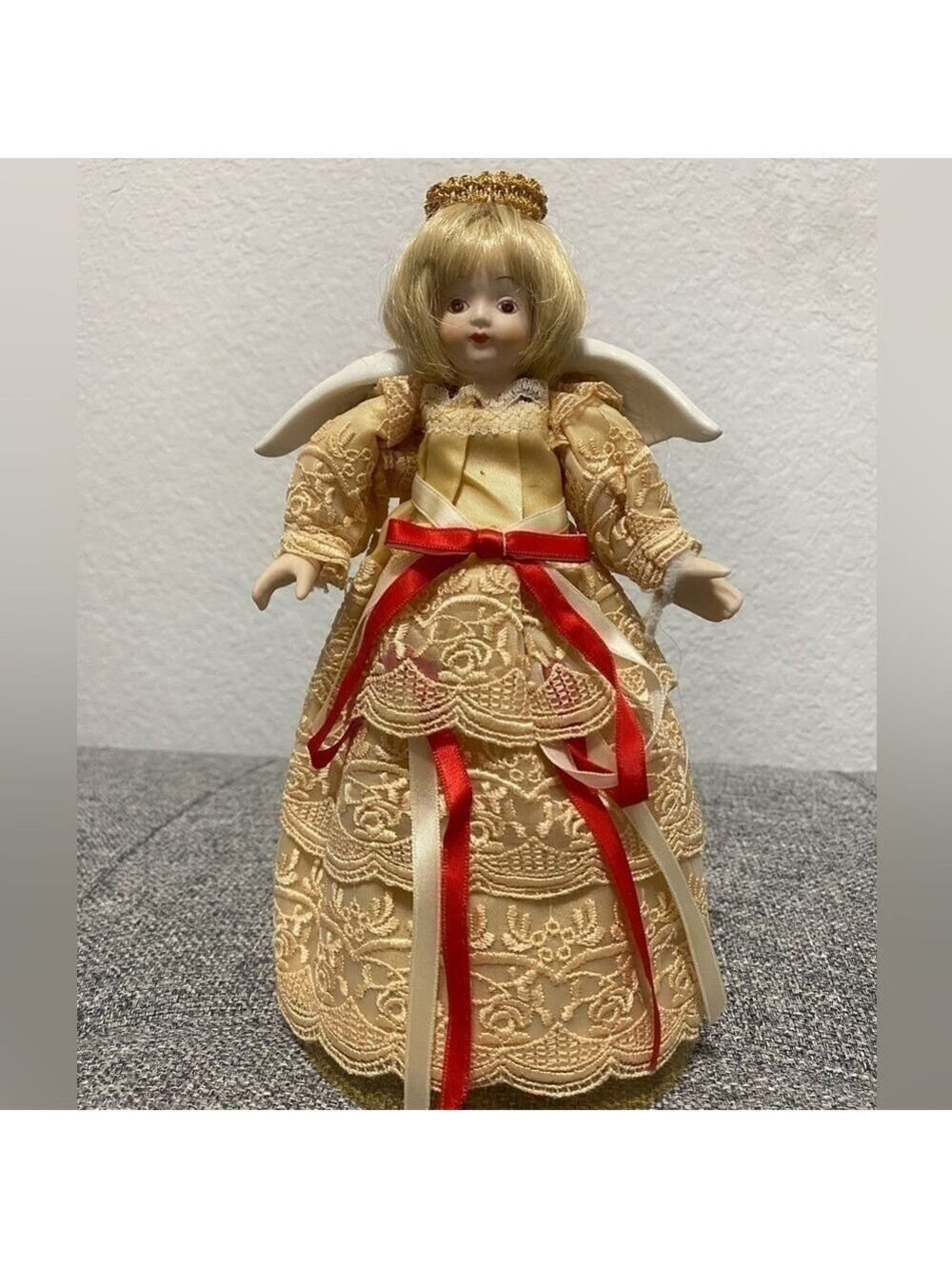 Hawaii collectible tree top angel. Vintage. Rare find great condition. No lights